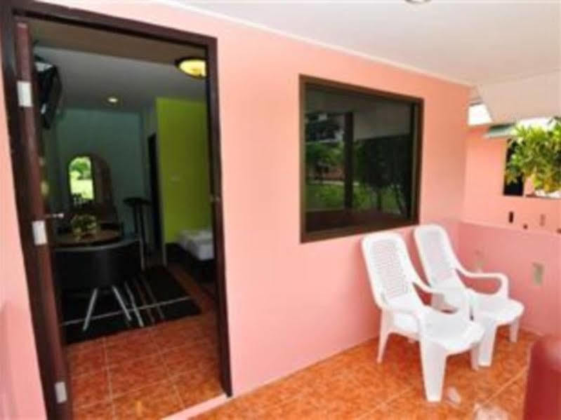 Gypsy Bungalow Phi Phi-öarna Exteriör bild
